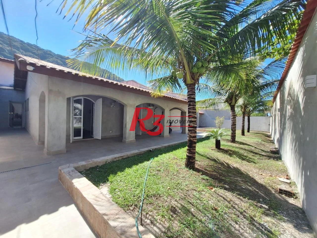 Casa com 4 dormitórios à venda, 360 m² por R$ 2.800.000,00 - Jardim Guaiuba - Guarujá/SP