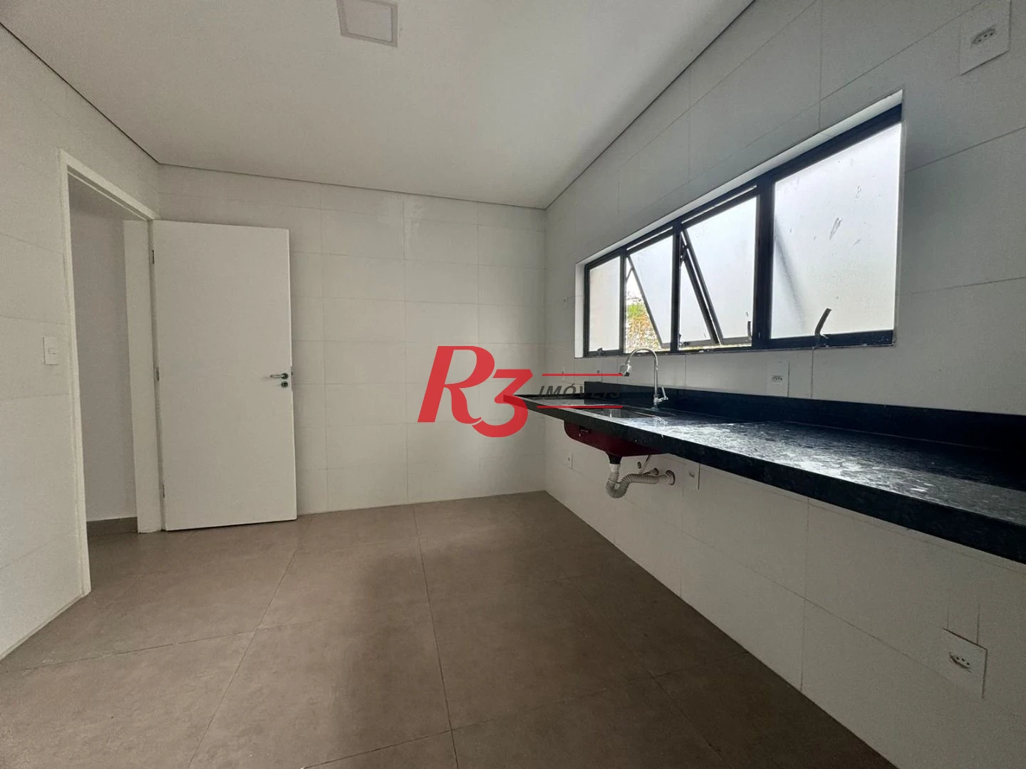 Village com 3 dormitórios à venda, 140 m² por R$ 790.000,00 - Balneário Cidade Atlântica - Guarujá/SP