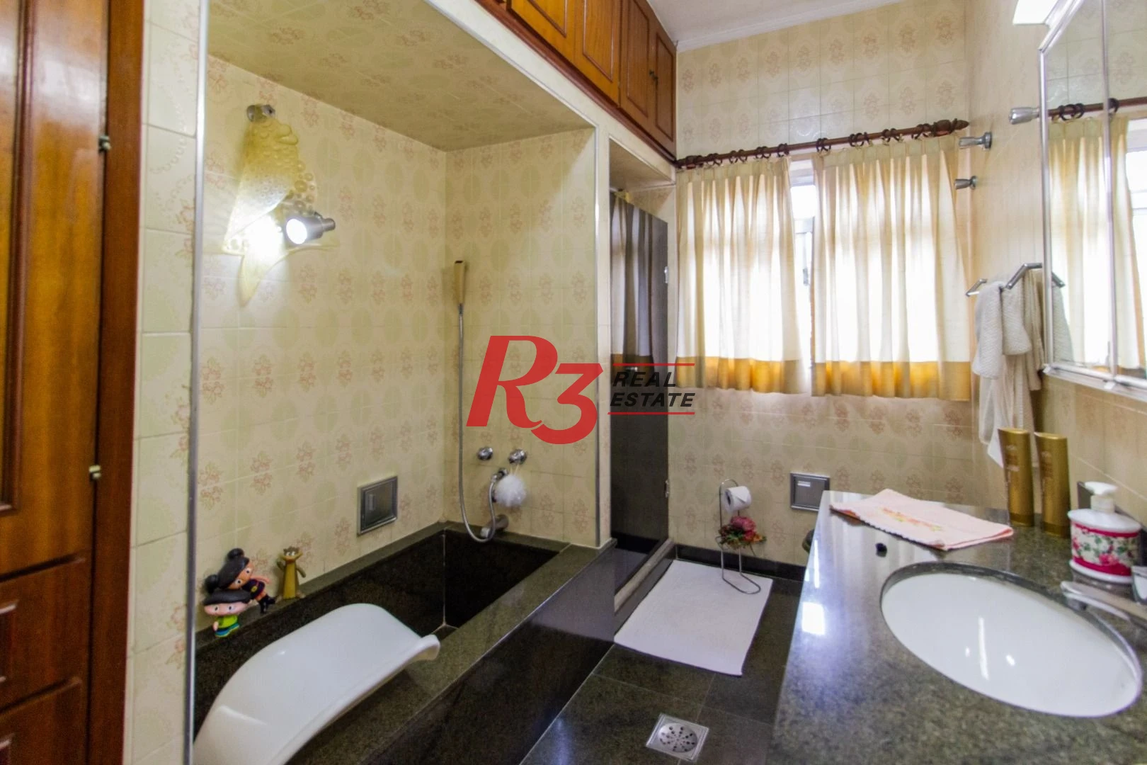 Sobrado para alugar, 320 m² por R$ 16.902,00/mês - Gonzaga - Santos/SP