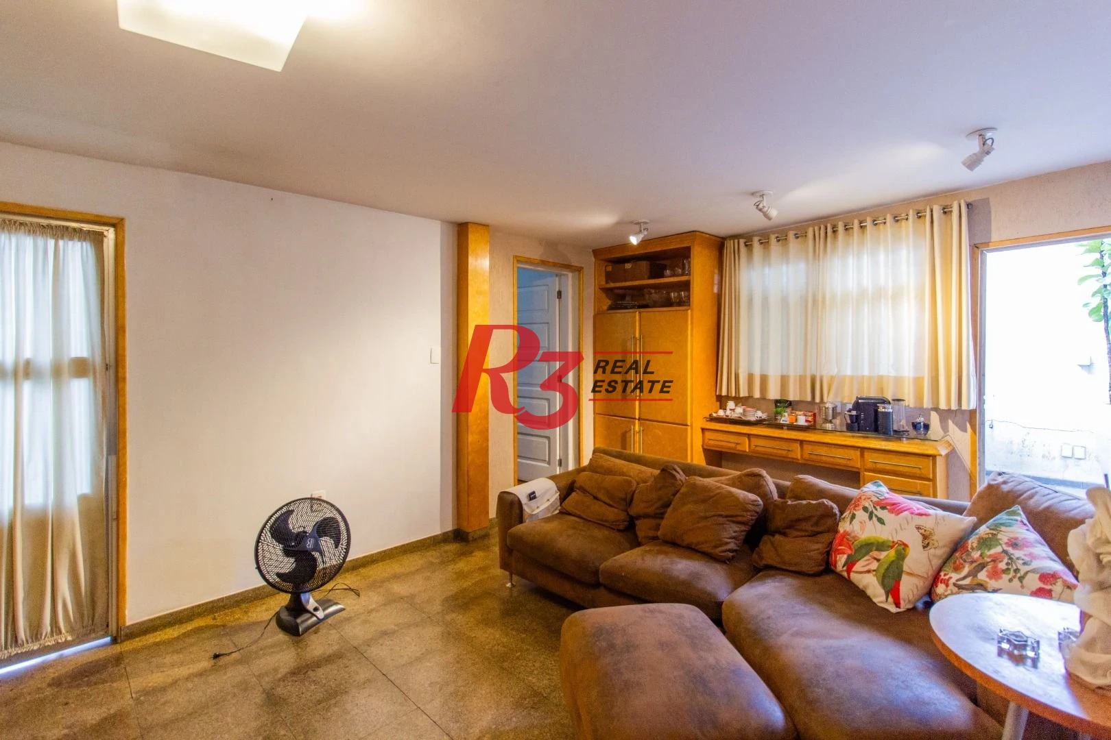 Sobrado para alugar, 320 m² por R$ 16.902,00/mês - Gonzaga - Santos/SP