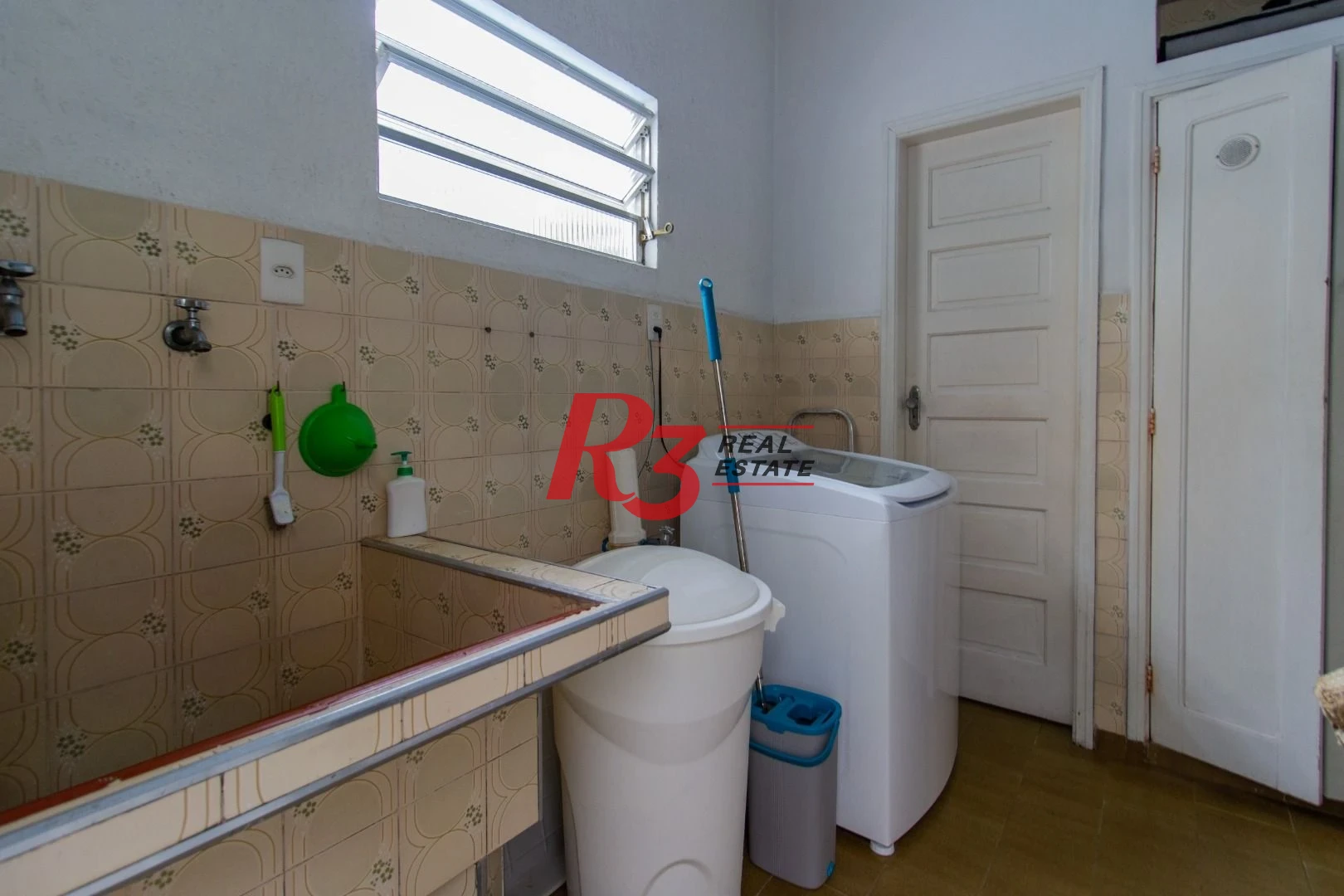 Sobrado para alugar, 320 m² por R$ 16.902,00/mês - Gonzaga - Santos/SP