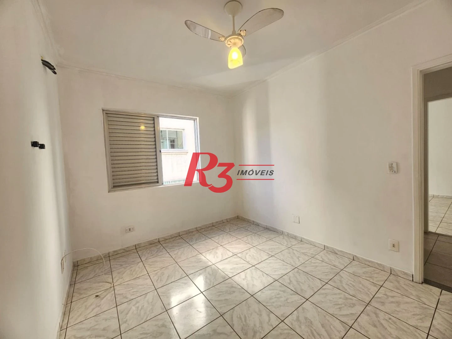 Apartamento á venda Frente 2 dormitórios  2 salas Dependência Completa 1 Vg  Marapé