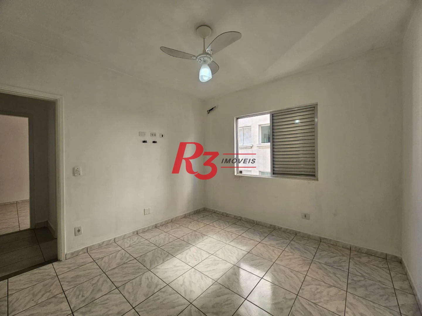 Apartamento á venda Frente 2 dormitórios  2 salas Dependência Completa 1 Vg  Marapé