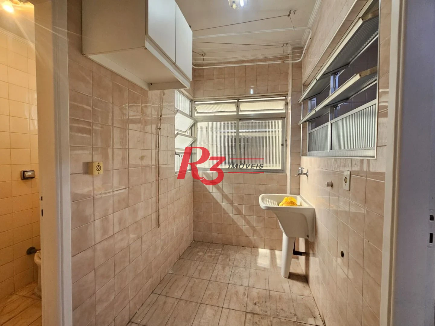 Apartamento á venda Frente 2 dormitórios  2 salas Dependência Completa 1 Vg  Marapé