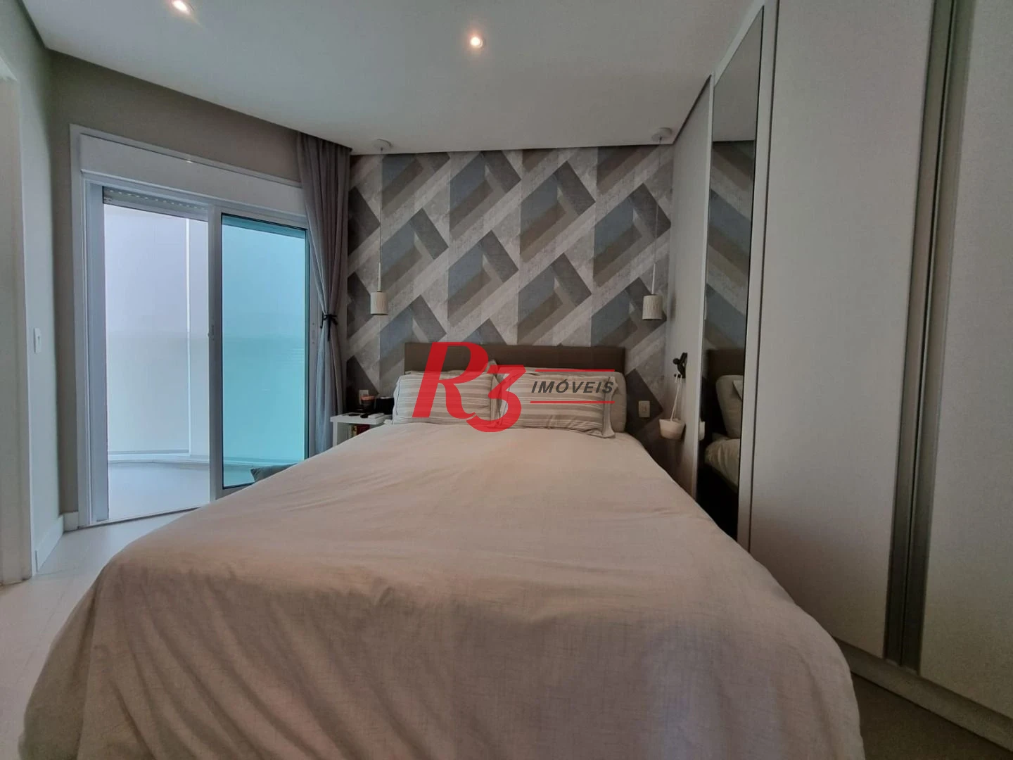 Porteira fechada! Excelente apto. no requisitado Estanconfor de 2 dorms, 68 m², à venda , com linda vista mar!! Oportunidade única!