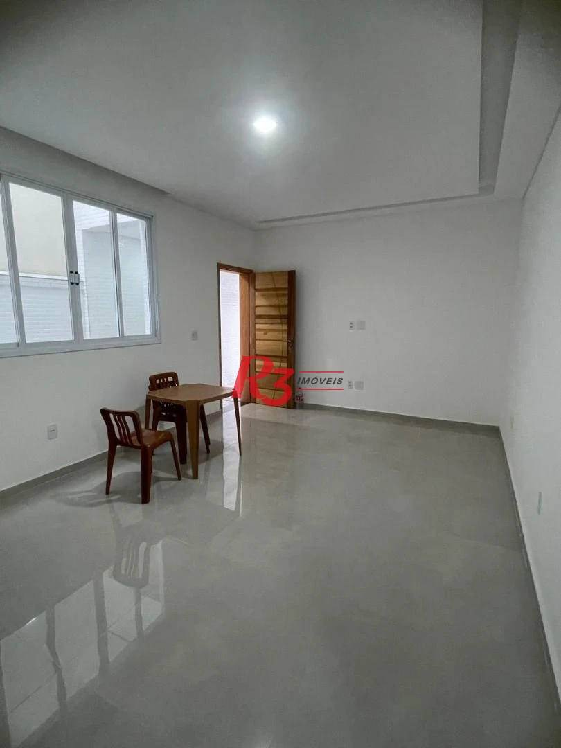 CASA SOBREPOSTA BAIXA NA PONTA DA PRAIA 3 SUITES - 2 VAGAS - QUINTAL FRENTE E LATERAL - E CHURRASQUEIRA -  PRONTO PARA MORAR