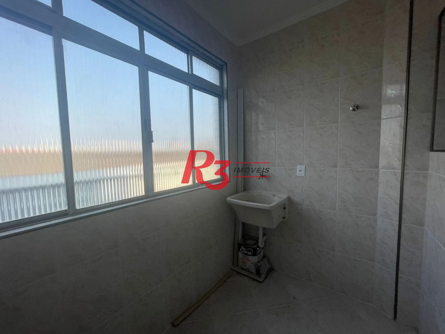 Apartamento com 2 dormitórios à venda, 76 m² por R$ 350.000,00 - Estuário - Santos/SP