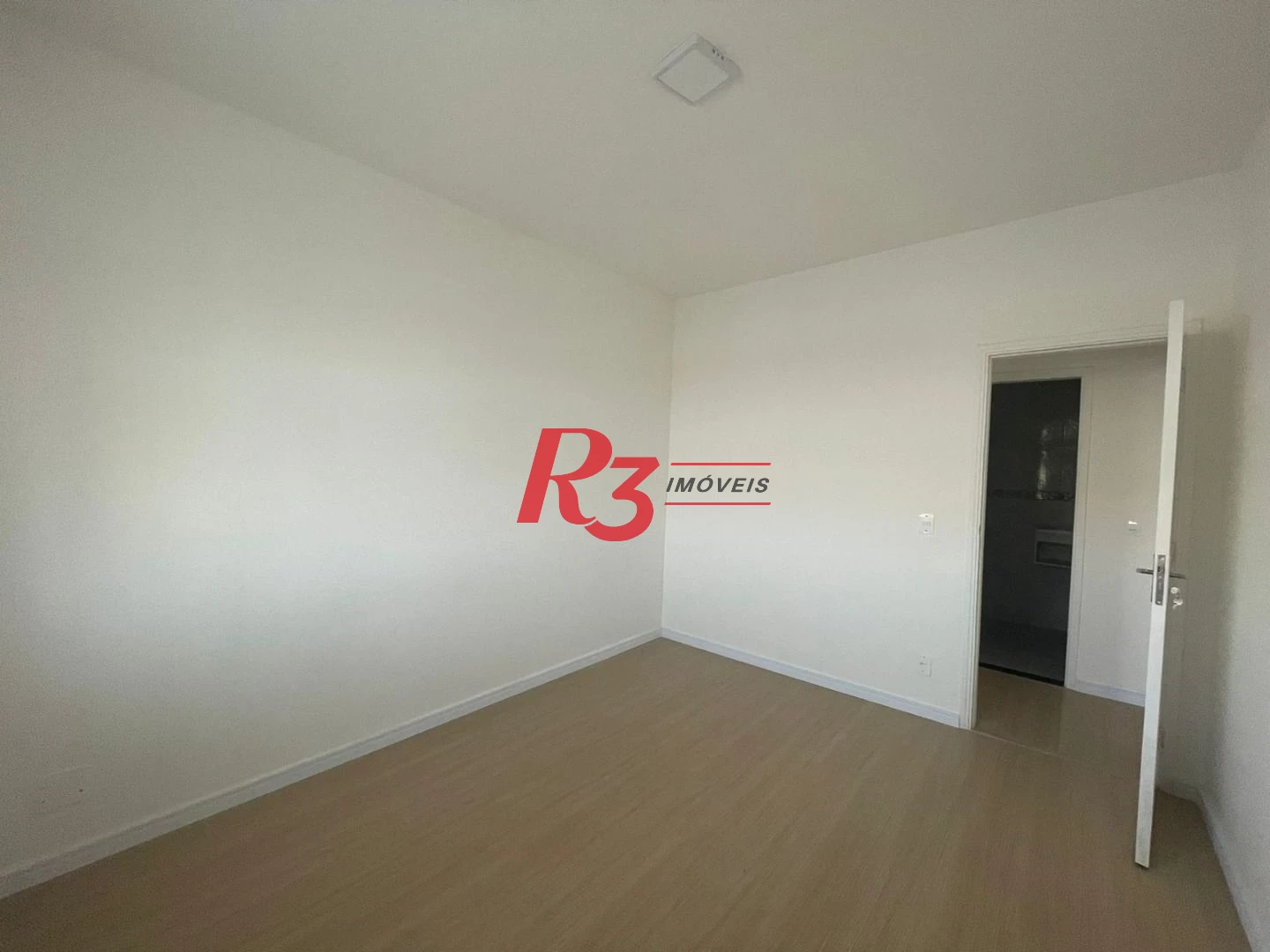 Apartamento com 2 dormitórios à venda, 76 m² por R$ 350.000,00 - Estuário - Santos/SP