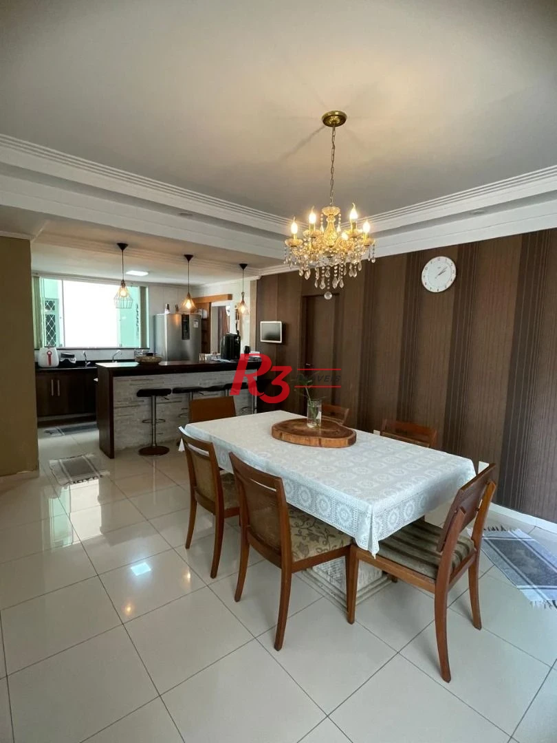 Boqueirão - 1 vaga  - Apartartamento de 2 dormitórios( atualmente revertido para 1 ) totalmente reformado - com planejados e churrasqueira