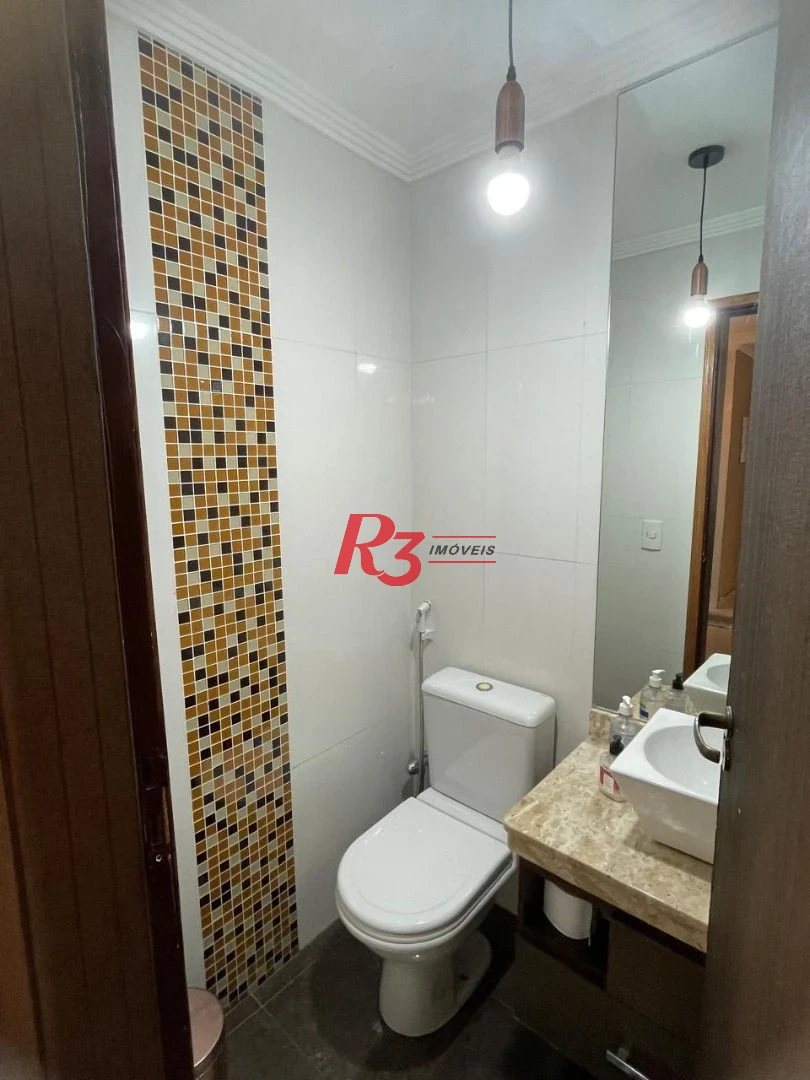 Boqueirão - 1 vaga  - Apartartamento de 2 dormitórios( atualmente revertido para 1 ) totalmente reformado - com planejados e churrasqueira