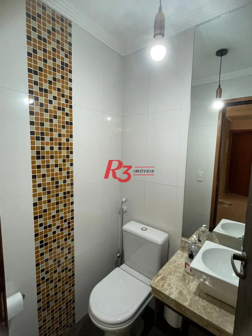 Boqueirão - 1 vaga  - Apartartamento de 2 dormitórios( atualmente revertido para 1 ) totalmente reformado - com planejados e churrasqueira