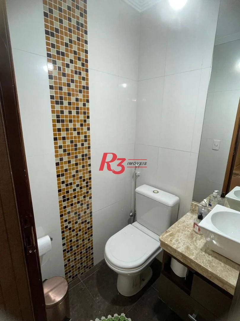 Boqueirão - 1 vaga  - Apartartamento de 2 dormitórios( atualmente revertido para 1 ) totalmente reformado - com planejados e churrasqueira