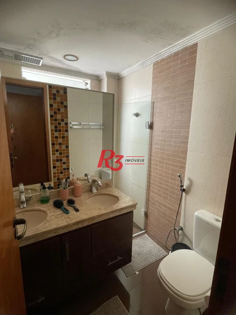 Boqueirão - 1 vaga  - Apartartamento de 2 dormitórios( atualmente revertido para 1 ) totalmente reformado - com planejados e churrasqueira