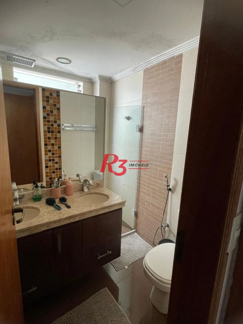 Boqueirão - 1 vaga  - Apartartamento de 2 dormitórios( atualmente revertido para 1 ) totalmente reformado - com planejados e churrasqueira