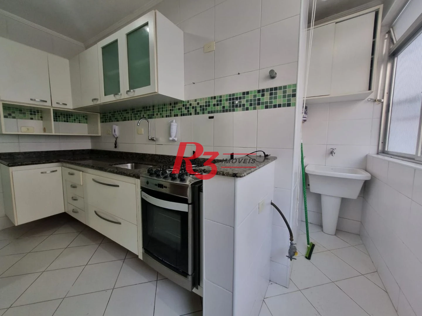 Apartamento com 2 dormitórios à venda, 80 m² por R$ 417.000,00 - Boqueirão - Santos/SP