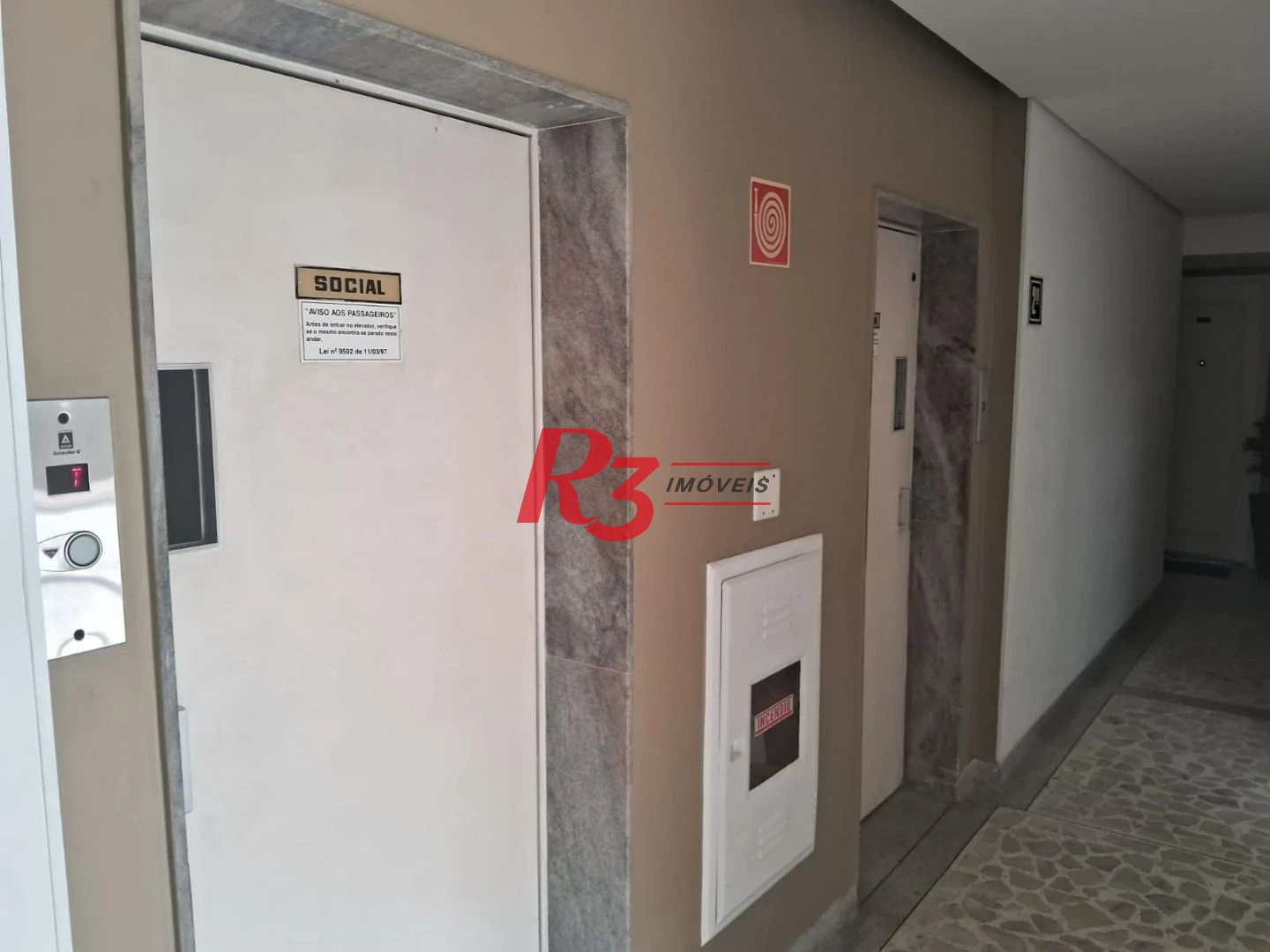 Apartamento com 3 dormitórios à venda, 110 m² por R$ 680.000,00 - Campo Grande - Santos/SP