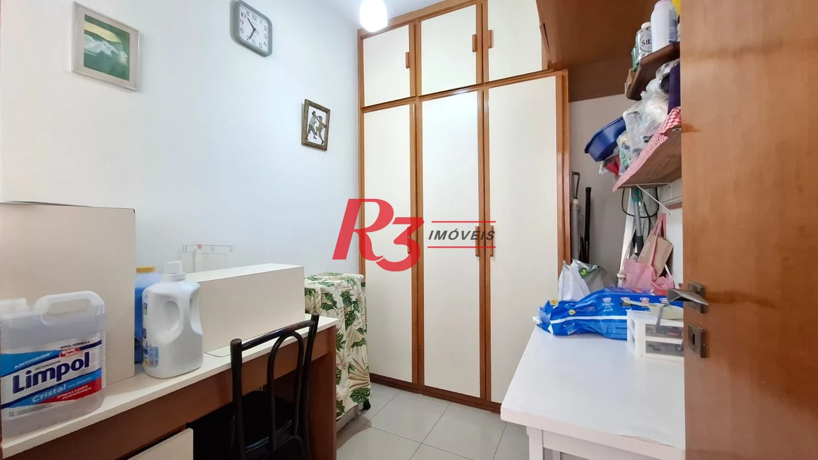 Casa à venda, com 3 suites, 2 vagas, no Embaré em Santos SP