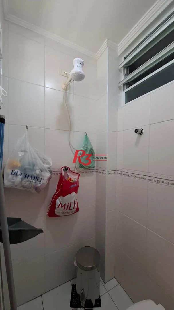 Casa à venda, com 3 suites, 2 vagas, no Embaré em Santos SP