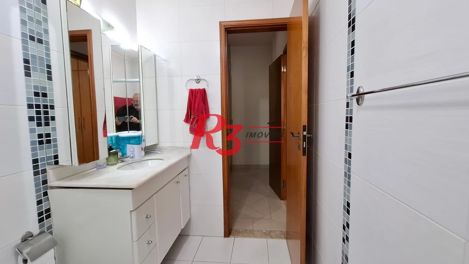 Casa à venda, com 3 suites, 2 vagas, no Embaré em Santos SP