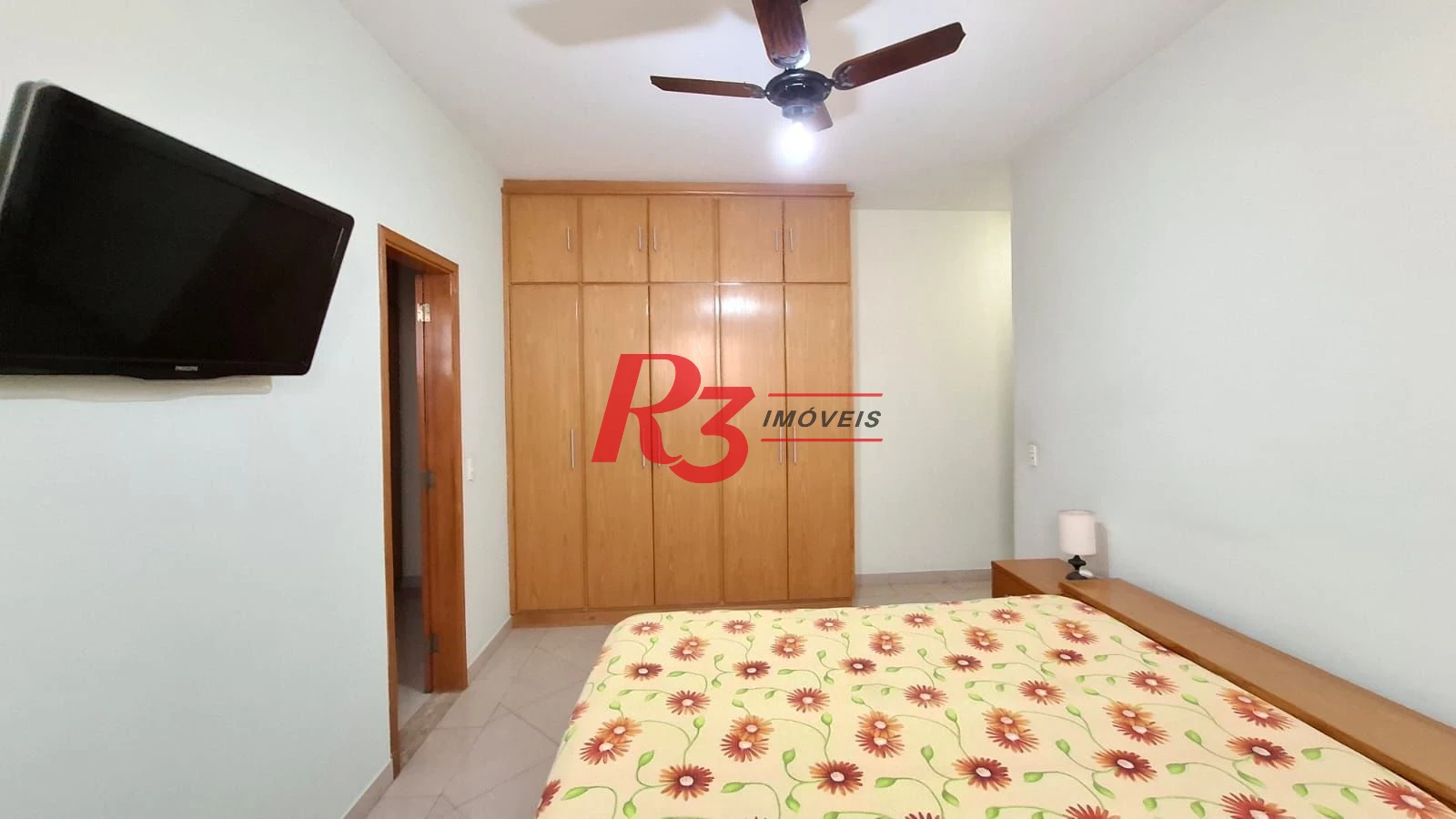 Casa à venda, com 3 suites, 2 vagas, no Embaré em Santos SP