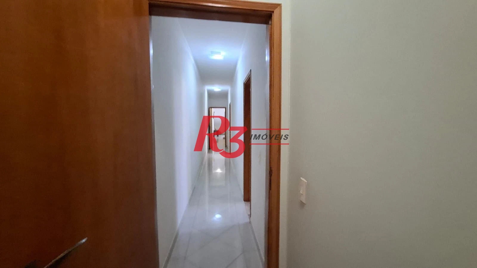 Casa à venda, com 3 suites, 2 vagas, no Embaré em Santos SP