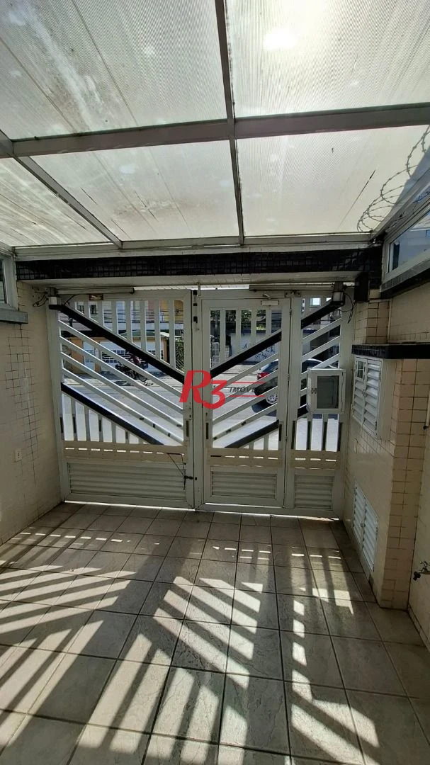 Casa à venda, com 3 suites, 2 vagas, no Embaré em Santos SP