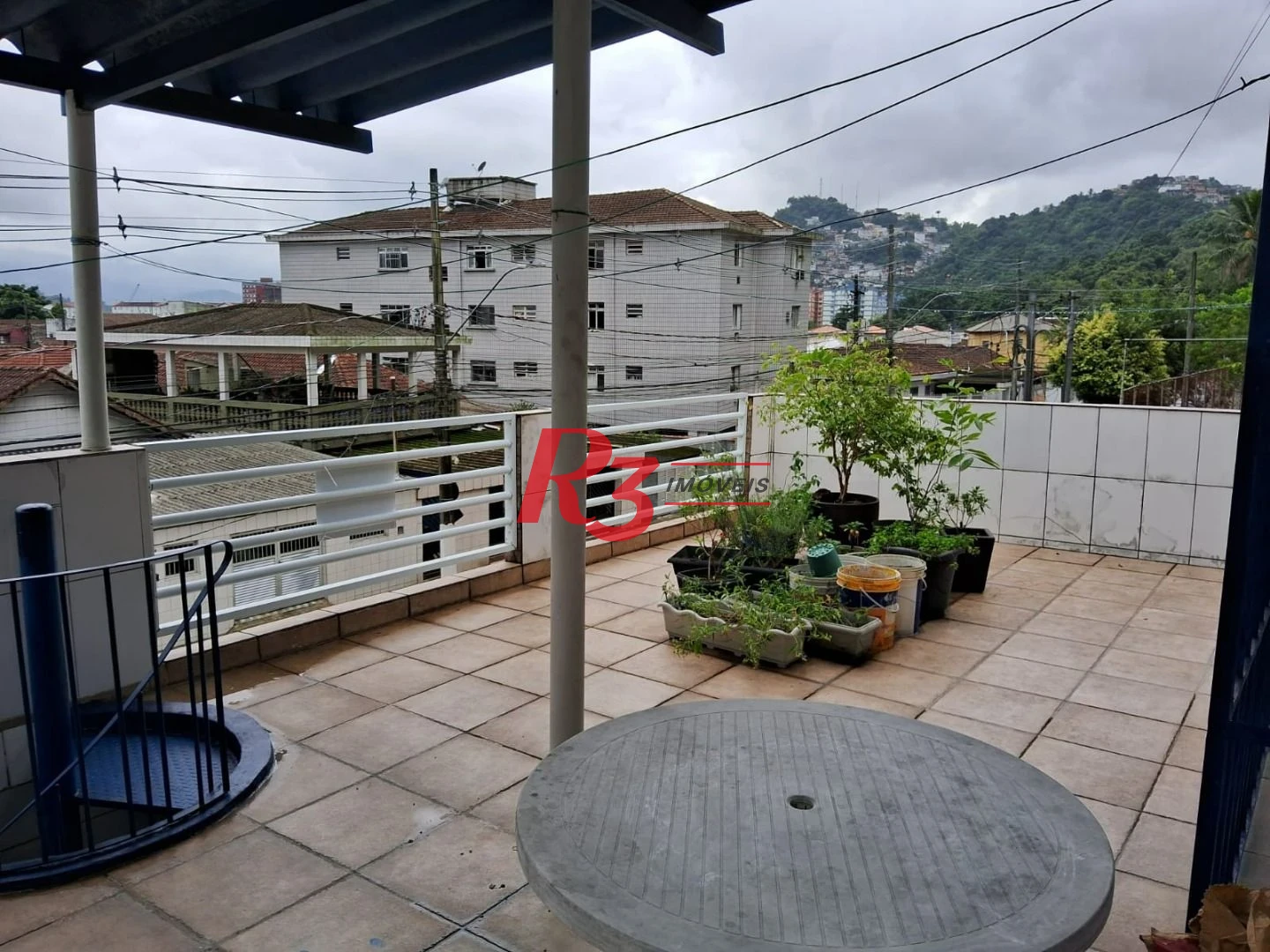 Sobrado com 3 dormitórios à venda, 120 m² por R$ 480.000,00 - Chico de Paula - Santos/SP