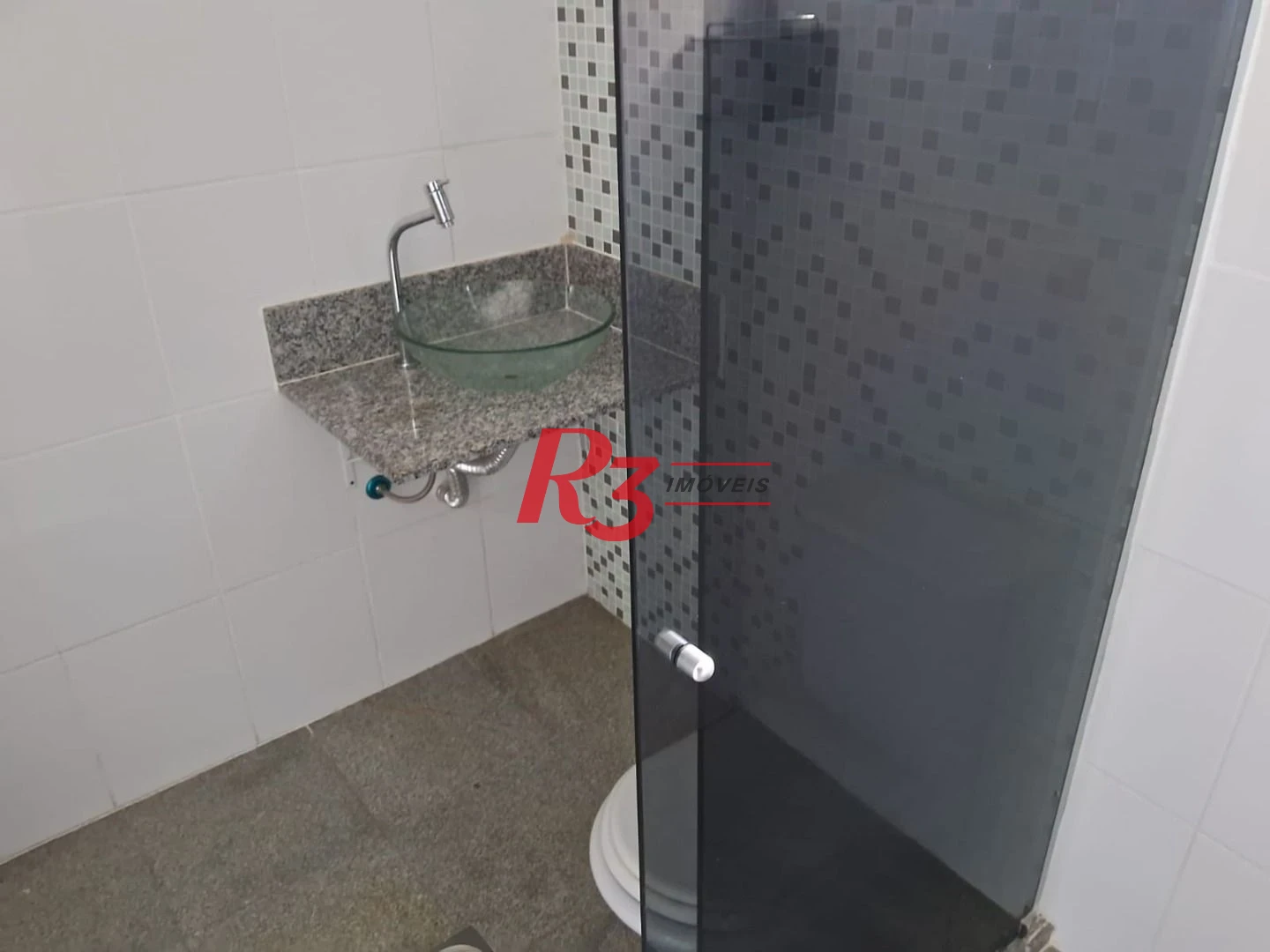 Sobrado com 3 dormitórios à venda, 120 m² por R$ 480.000,00 - Chico de Paula - Santos/SP
