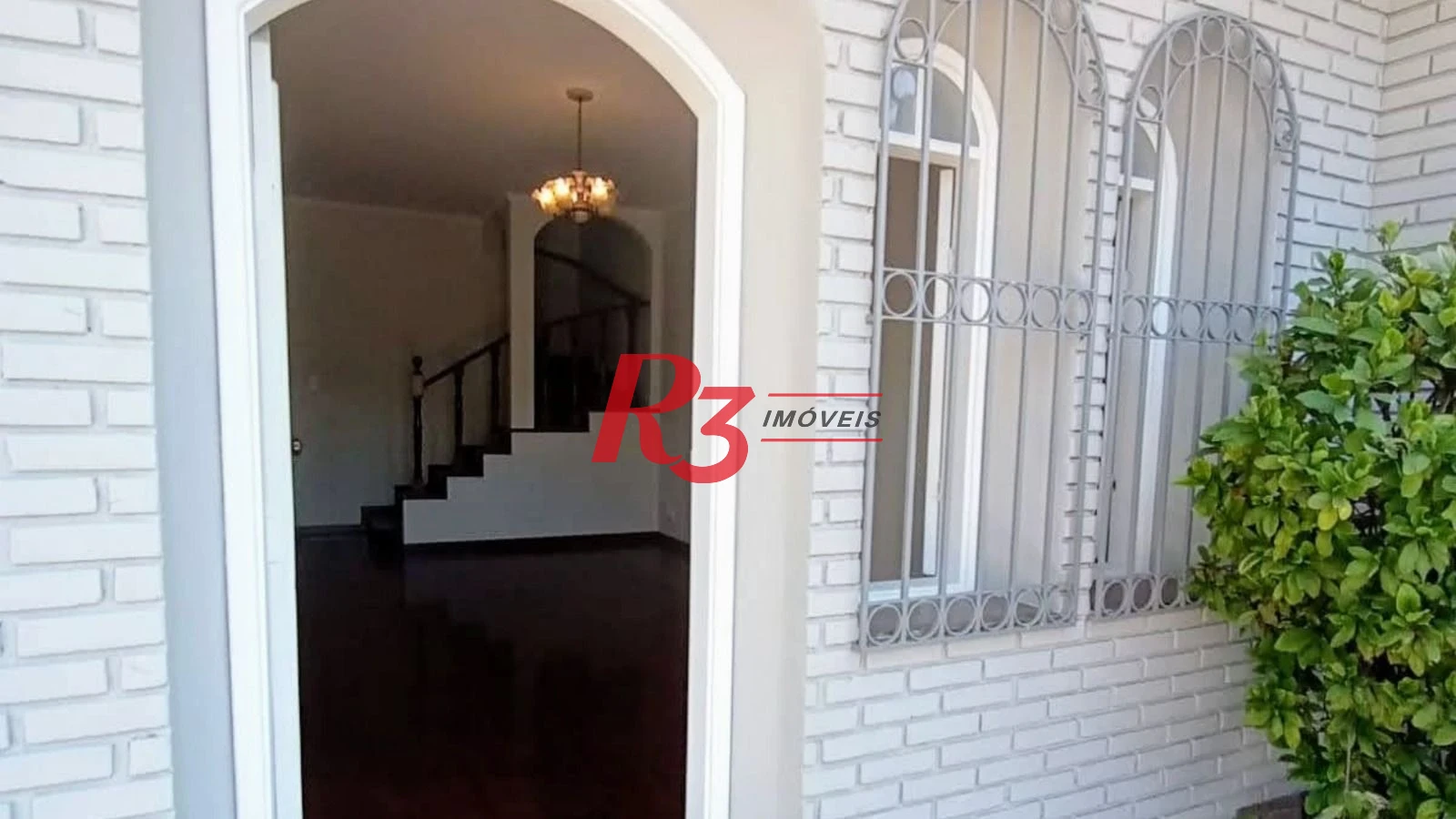 Sobrado com 4 dormitórios à venda, 214 m² por R$ 1.385.000,00 - Embaré - Santos/SP