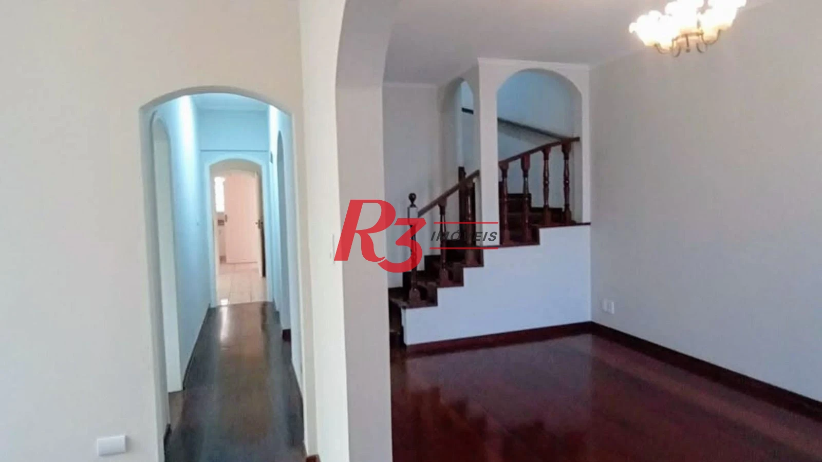 Sobrado com 4 dormitórios à venda, 214 m² por R$ 1.385.000,00 - Embaré - Santos/SP