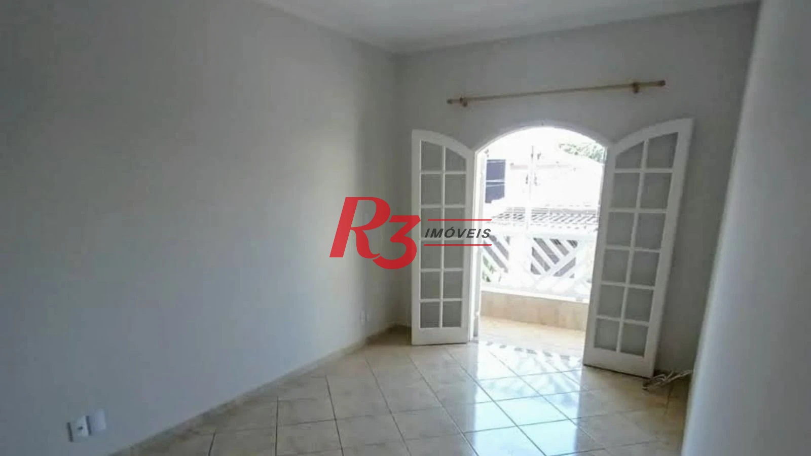 Sobrado com 4 dormitórios à venda, 214 m² por R$ 1.385.000,00 - Embaré - Santos/SP