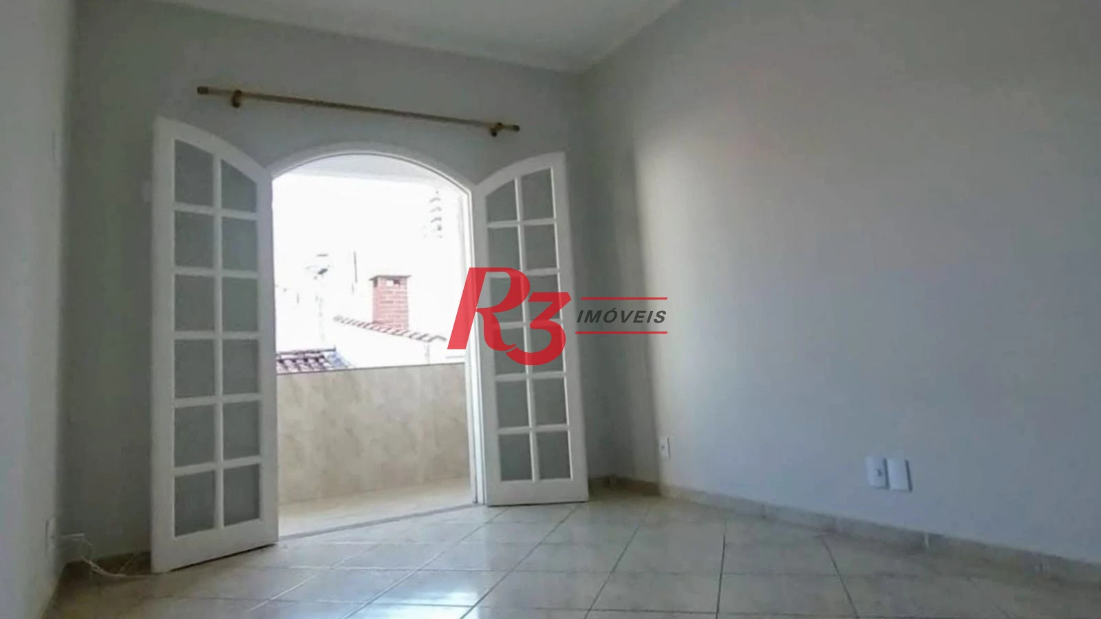 Sobrado com 4 dormitórios à venda, 214 m² por R$ 1.385.000,00 - Embaré - Santos/SP