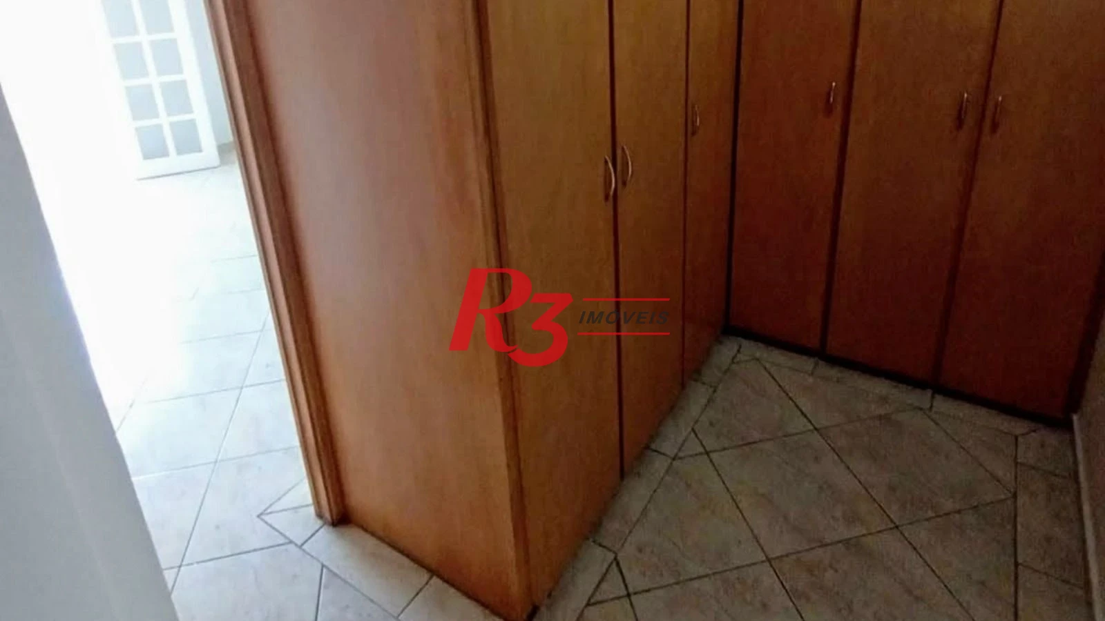 Sobrado com 4 dormitórios à venda, 214 m² por R$ 1.385.000,00 - Embaré - Santos/SP