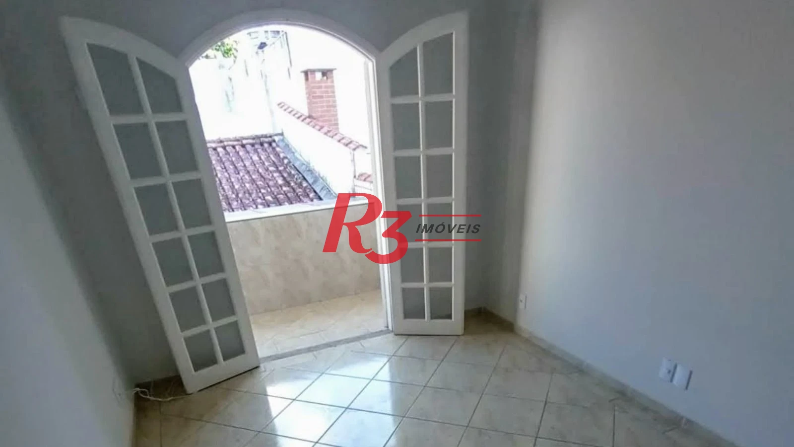 Sobrado com 4 dormitórios à venda, 214 m² por R$ 1.385.000,00 - Embaré - Santos/SP