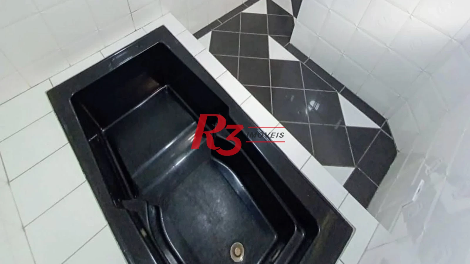 Sobrado com 4 dormitórios à venda, 214 m² por R$ 1.385.000,00 - Embaré - Santos/SP