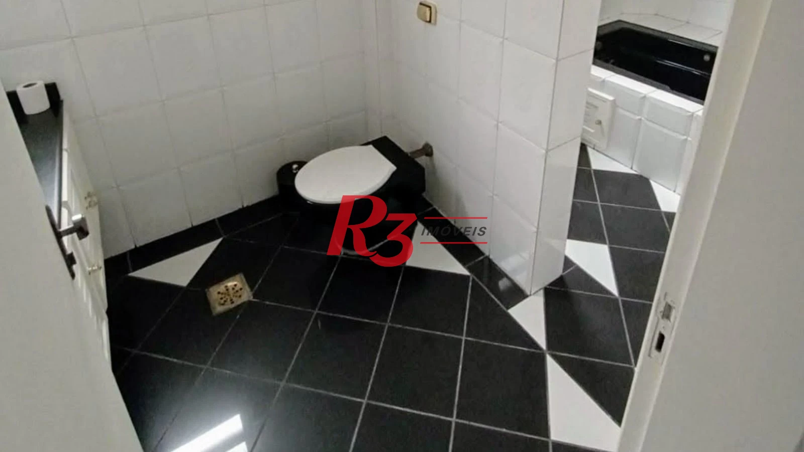 Sobrado com 4 dormitórios à venda, 214 m² por R$ 1.385.000,00 - Embaré - Santos/SP