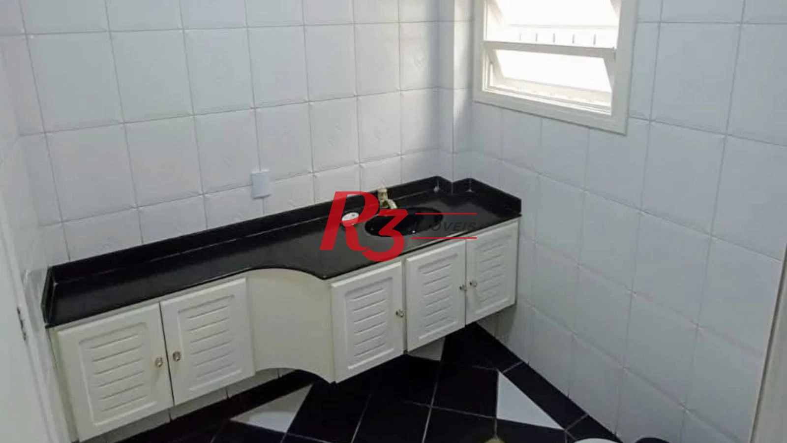 Sobrado com 4 dormitórios à venda, 214 m² por R$ 1.385.000,00 - Embaré - Santos/SP