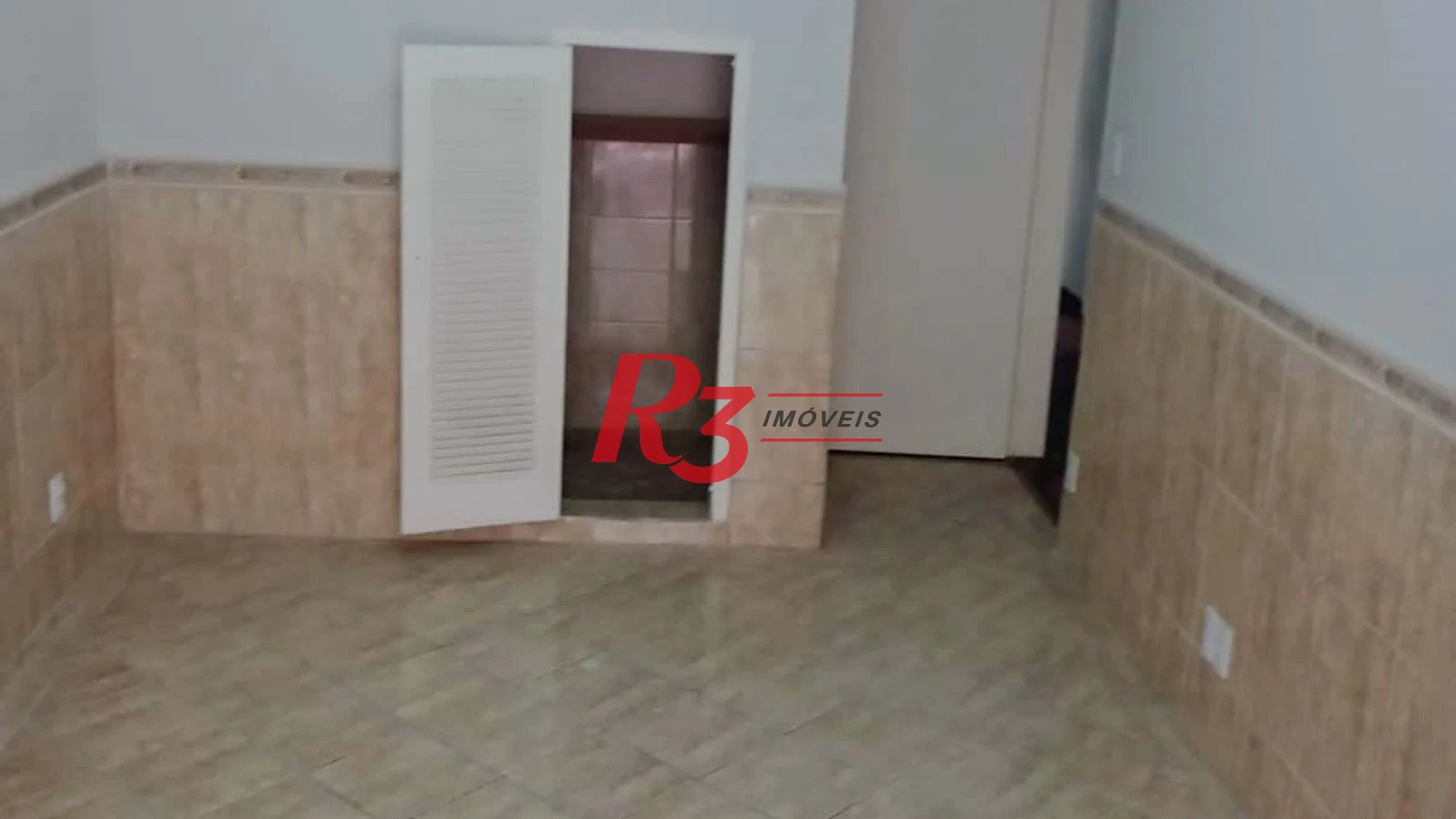 Sobrado com 4 dormitórios à venda, 214 m² por R$ 1.385.000,00 - Embaré - Santos/SP