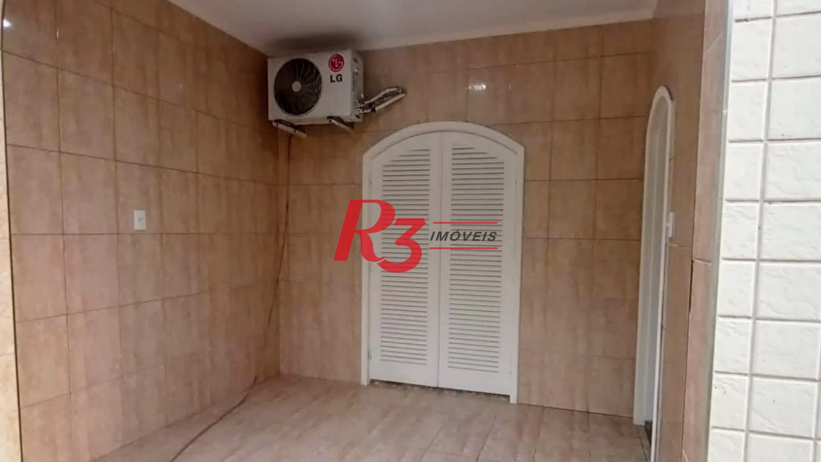 Sobrado com 4 dormitórios à venda, 214 m² por R$ 1.385.000,00 - Embaré - Santos/SP