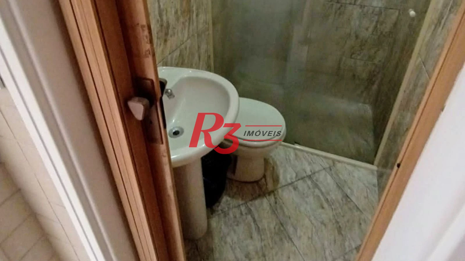 Sobrado com 4 dormitórios à venda, 214 m² por R$ 1.385.000,00 - Embaré - Santos/SP