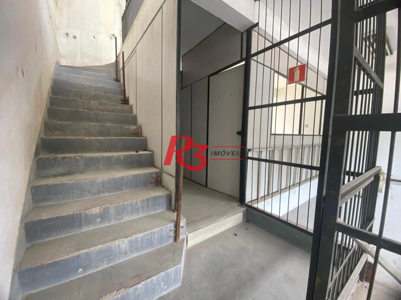 Galpão, 331 m² - venda por R$ 800.000,00 ou aluguel por R$ 5.806,13/mês - Paquetá - Santos/SP