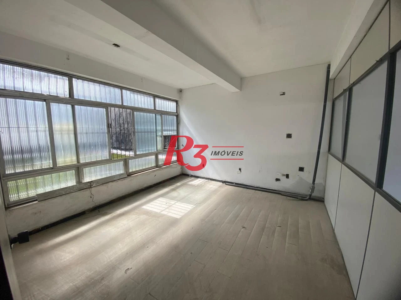 Galpão, 331 m² - venda por R$ 800.000,00 ou aluguel por R$ 5.806,13/mês - Paquetá - Santos/SP