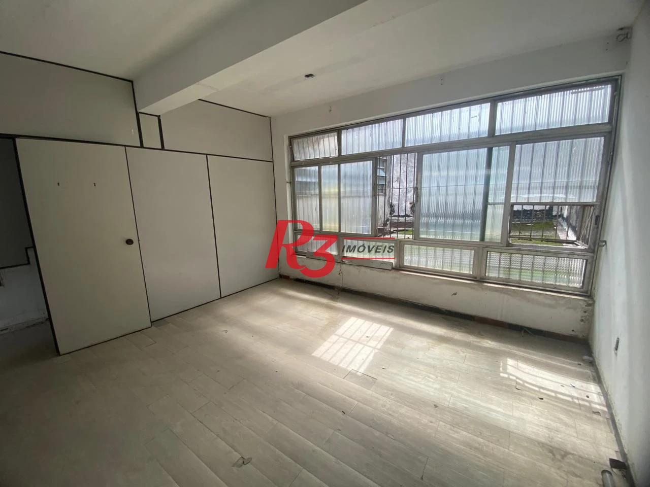 Galpão, 331 m² - venda por R$ 800.000,00 ou aluguel por R$ 5.806,13/mês - Paquetá - Santos/SP