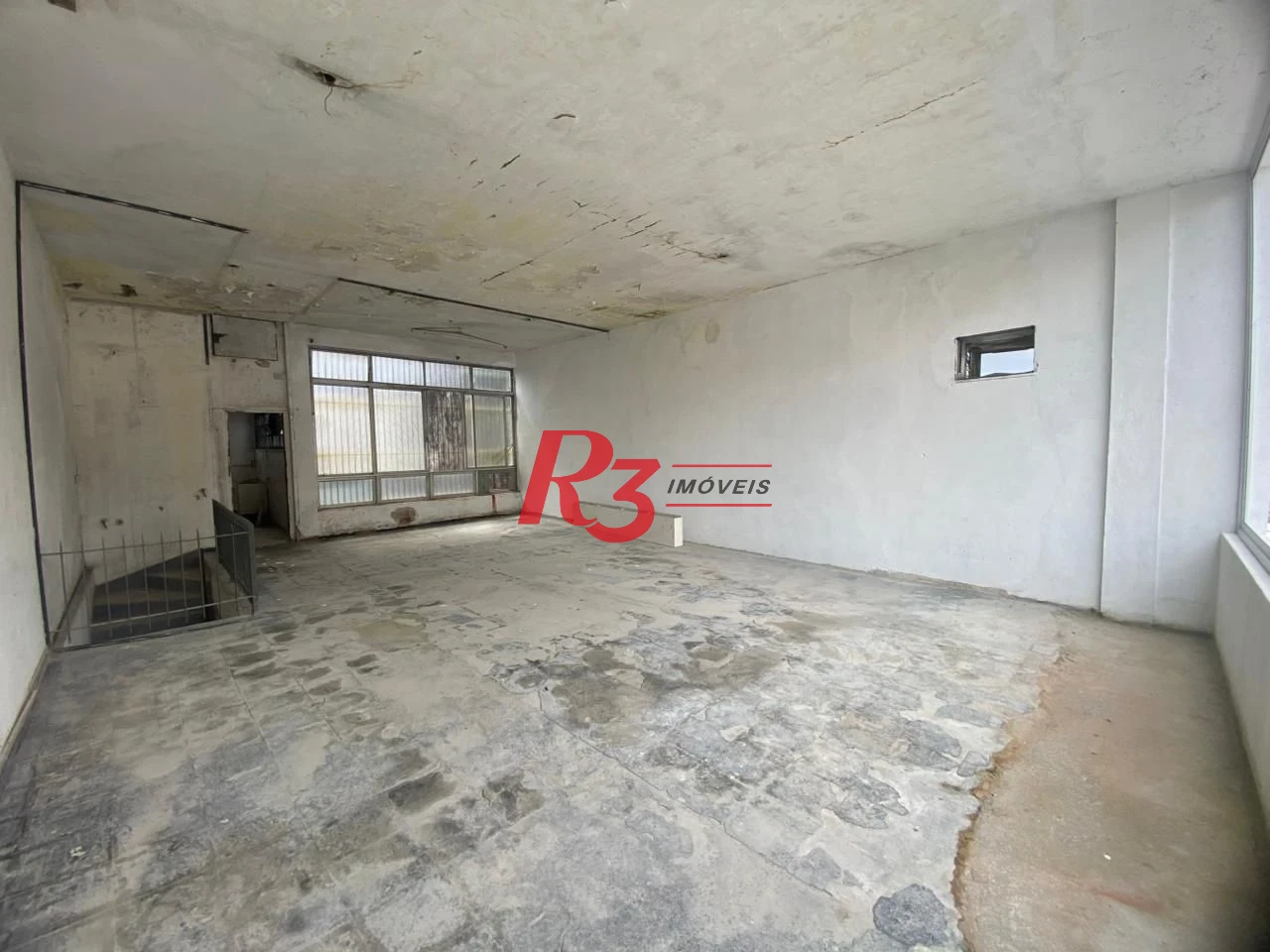 Galpão, 331 m² - venda por R$ 800.000,00 ou aluguel por R$ 5.806,13/mês - Paquetá - Santos/SP