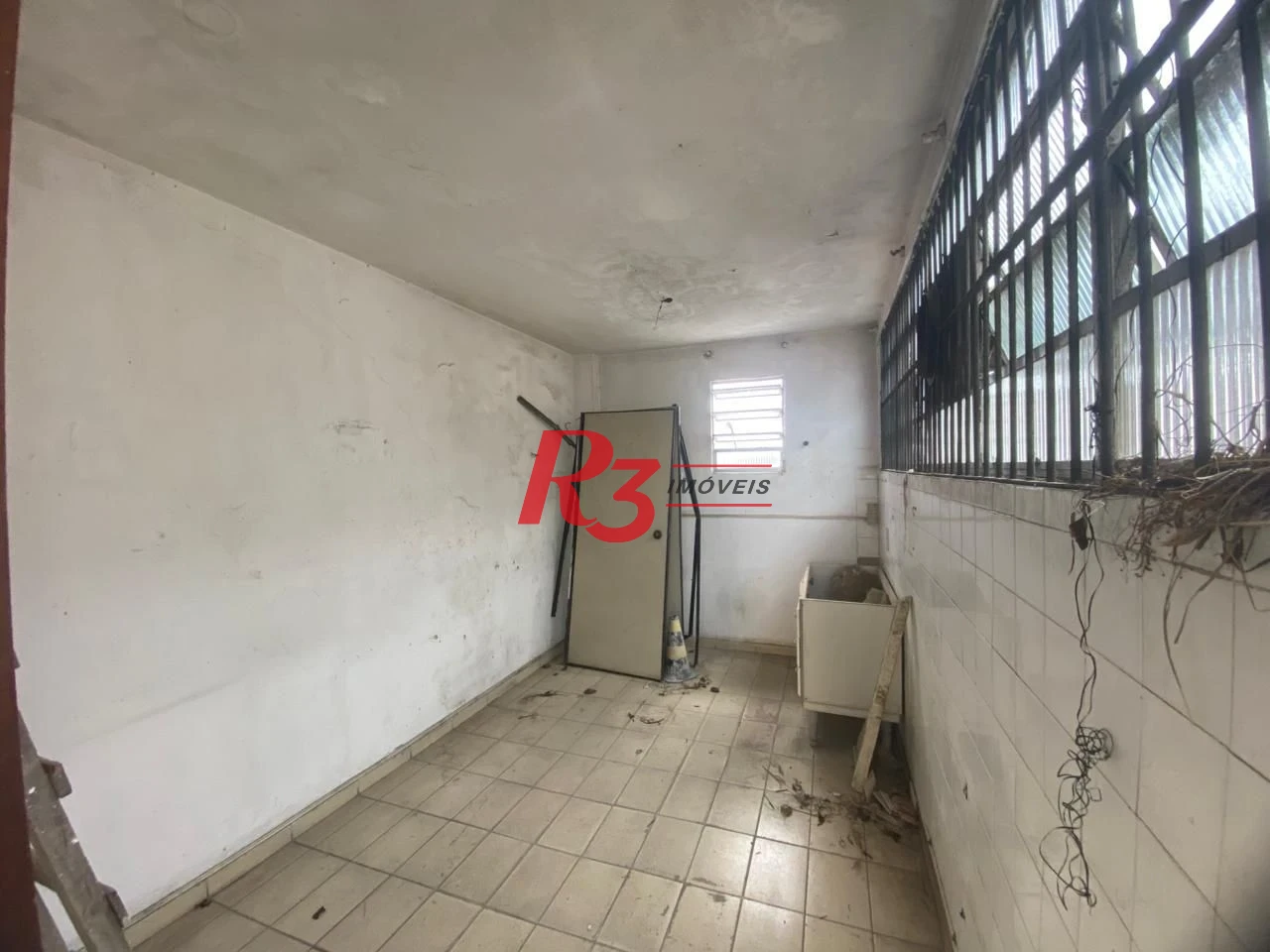 Galpão, 331 m² - venda por R$ 800.000,00 ou aluguel por R$ 5.806,13/mês - Paquetá - Santos/SP