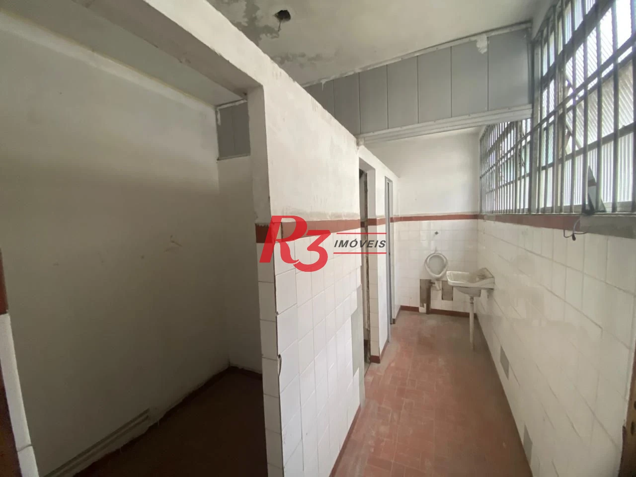Galpão, 331 m² - venda por R$ 800.000,00 ou aluguel por R$ 5.806,13/mês - Paquetá - Santos/SP