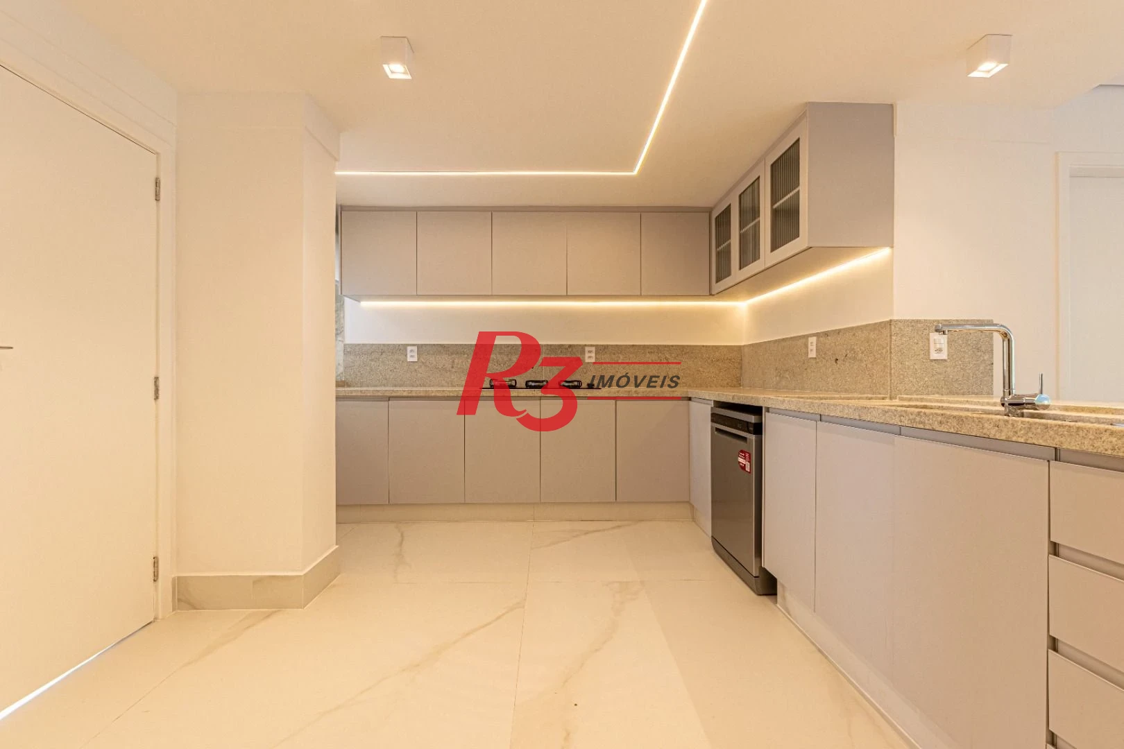 Apartamento à venda, 223 m² por R$ 2.590.000,00 - Boqueirão - Santos/SP