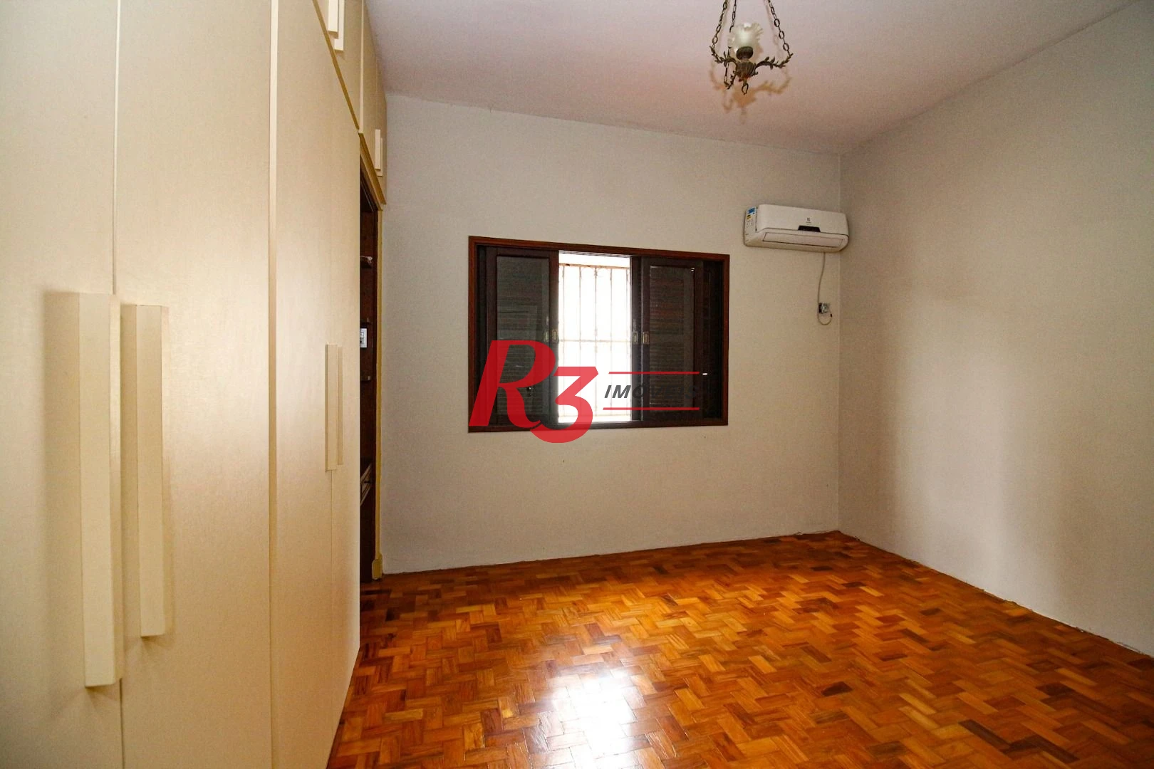 Sobrado com 4 dormitórios, 325 m² - venda por R$ 2.500.000,00 ou aluguel por R$ 8.000,00/mês - Embaré - Santos/SP
