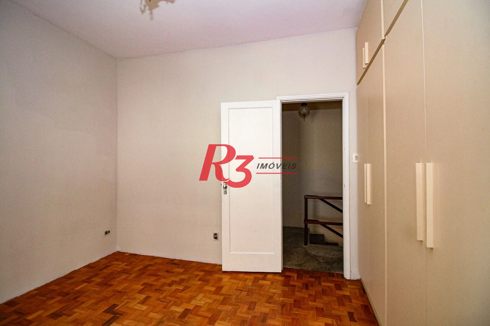 Sobrado com 4 dormitórios, 325 m² - venda por R$ 2.500.000,00 ou aluguel por R$ 8.000,00/mês - Embaré - Santos/SP