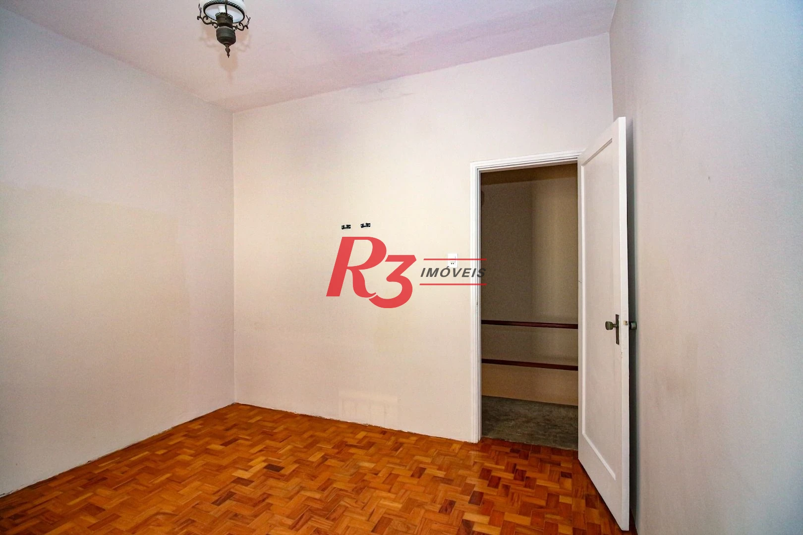 Sobrado com 4 dormitórios, 325 m² - venda por R$ 2.500.000,00 ou aluguel por R$ 8.000,00/mês - Embaré - Santos/SP
